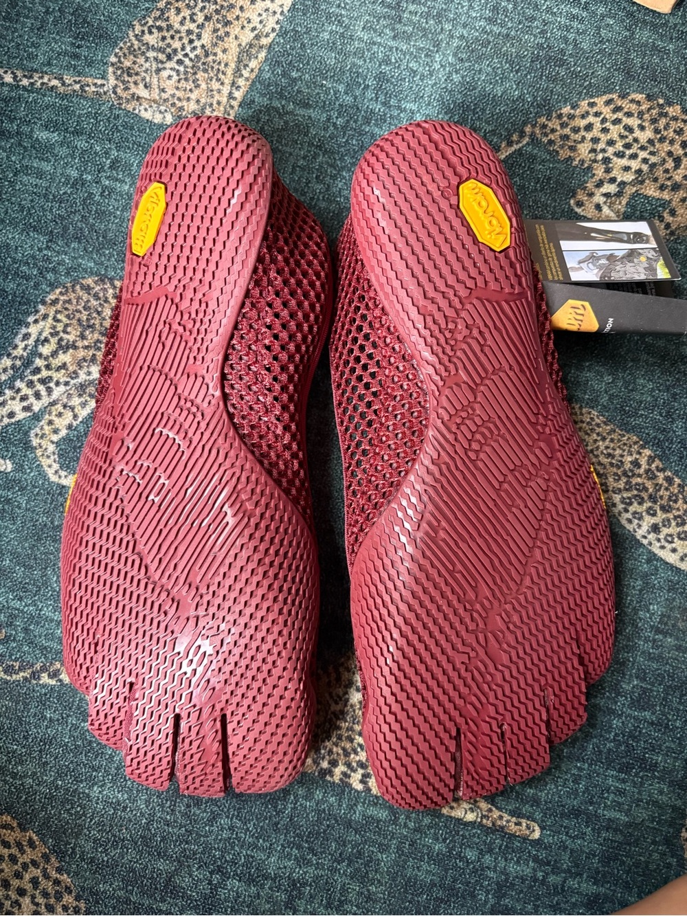 Vibram FiveFingers Burgundy Minimalist Toe Shoes - Picture 3 of 6